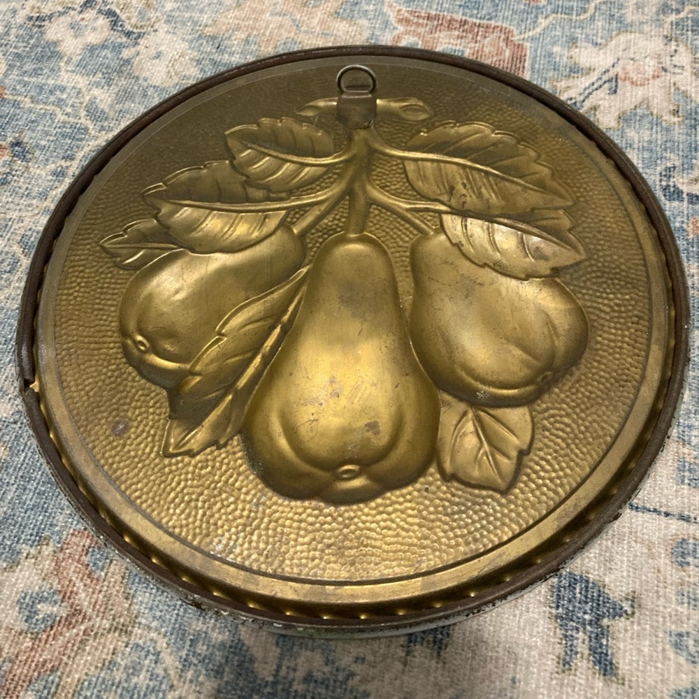 Vintage brass foil art pear hanging made in England - Picture 3 of 4